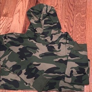 Camo Cropped Hoodie